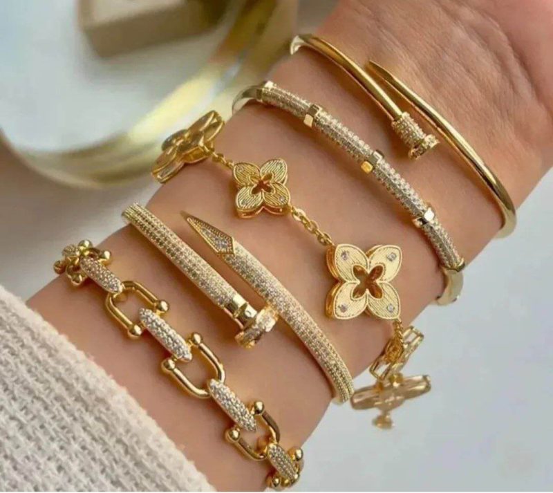 Luxury Gold Clover Bracelet for Women – Elegant Designer Jewelry
