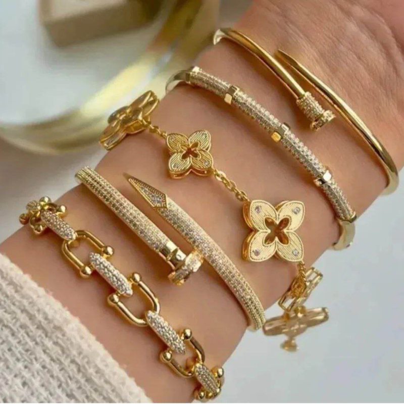 Luxury Gold Clover Bracelet for Women – Elegant Designer Jewelry